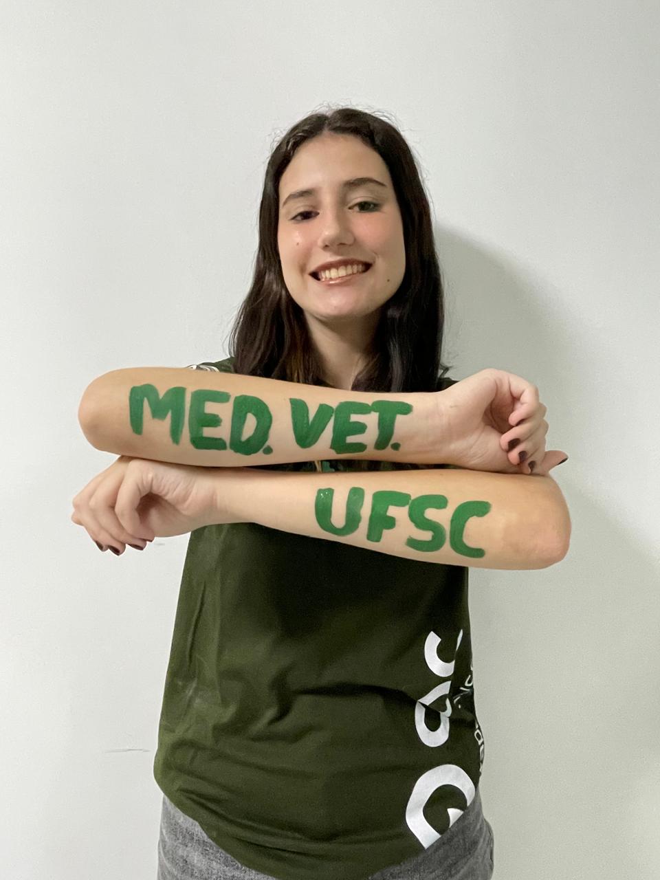 Emily, aprovada em Medicina Veterinária na UFSC