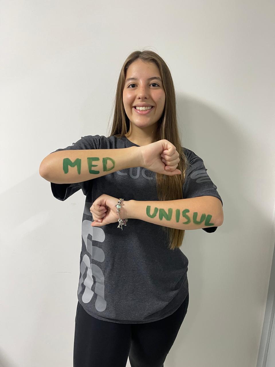 Laíse, aprovada em Medicina na Unisul